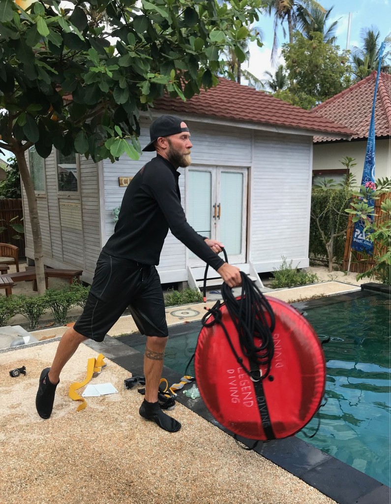 PADI rescue diver in action